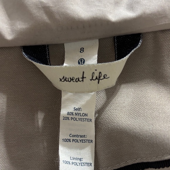 Lululemon rain trenchcoat - Picture 7 of 8